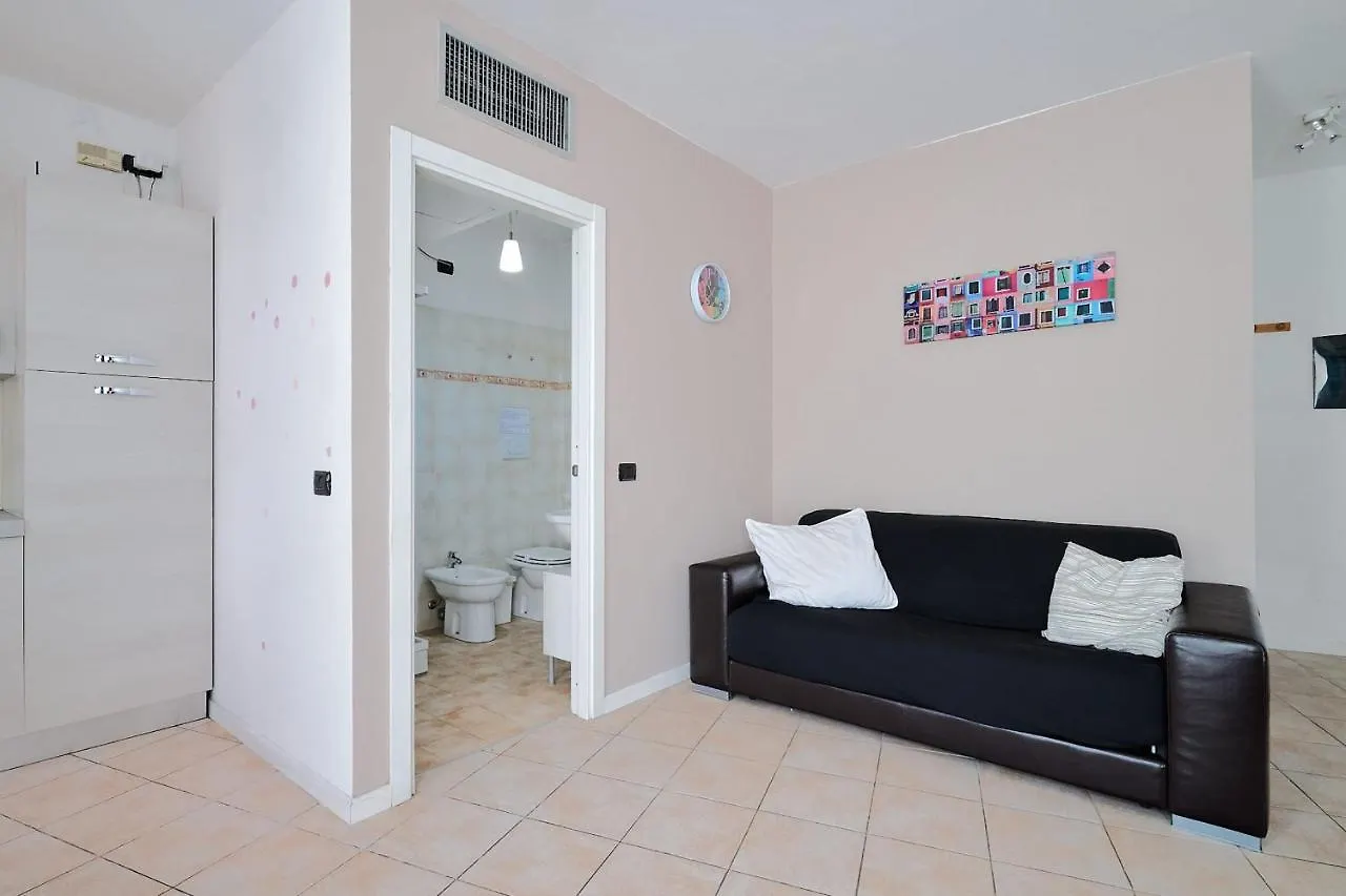 Milan Suite B2-Hosted By Sweetstay 0*,  İtalya